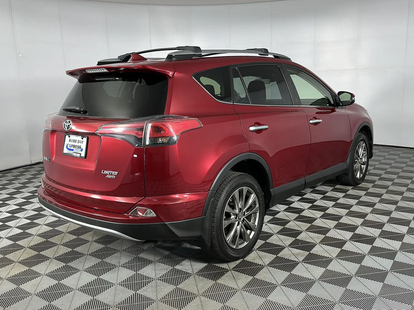 Used 2018 Pearl Toyota Limited image 7
