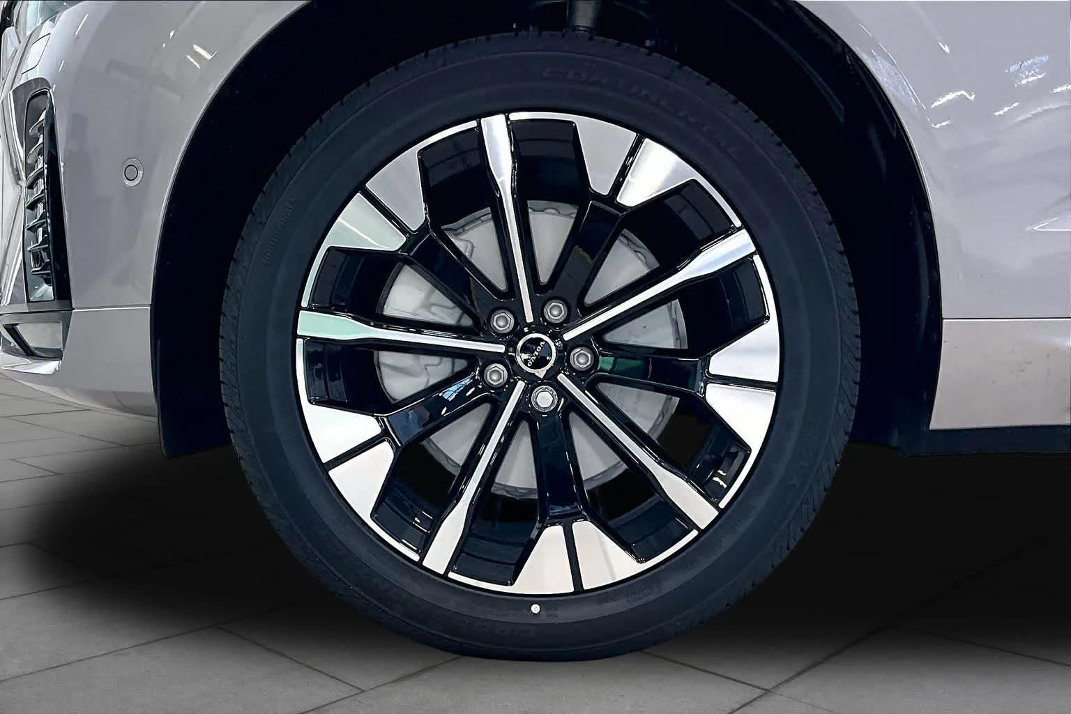 New 2026 AURORA SILVER Volvo Plus image 16