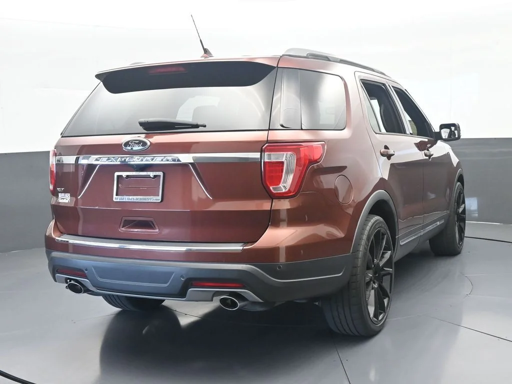 Used 2018 Cinnamon Glaze Metallic Ford XLT image 5