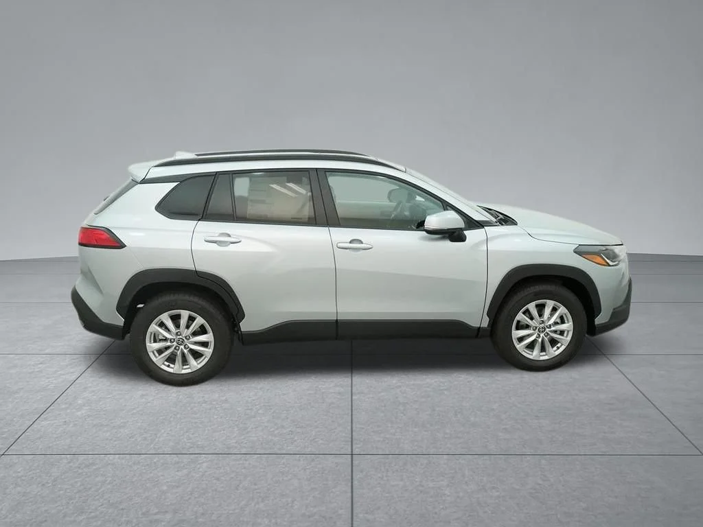 Used 2022 Silver Toyota LE image 14