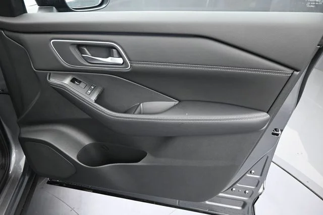 New 2026 Gray Nissan Platinum image 11