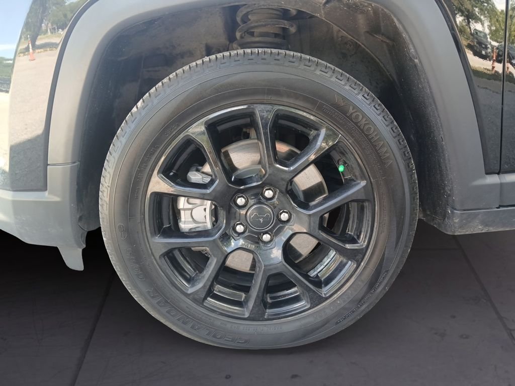 Used 2026 Black Jeep Latitude image 9