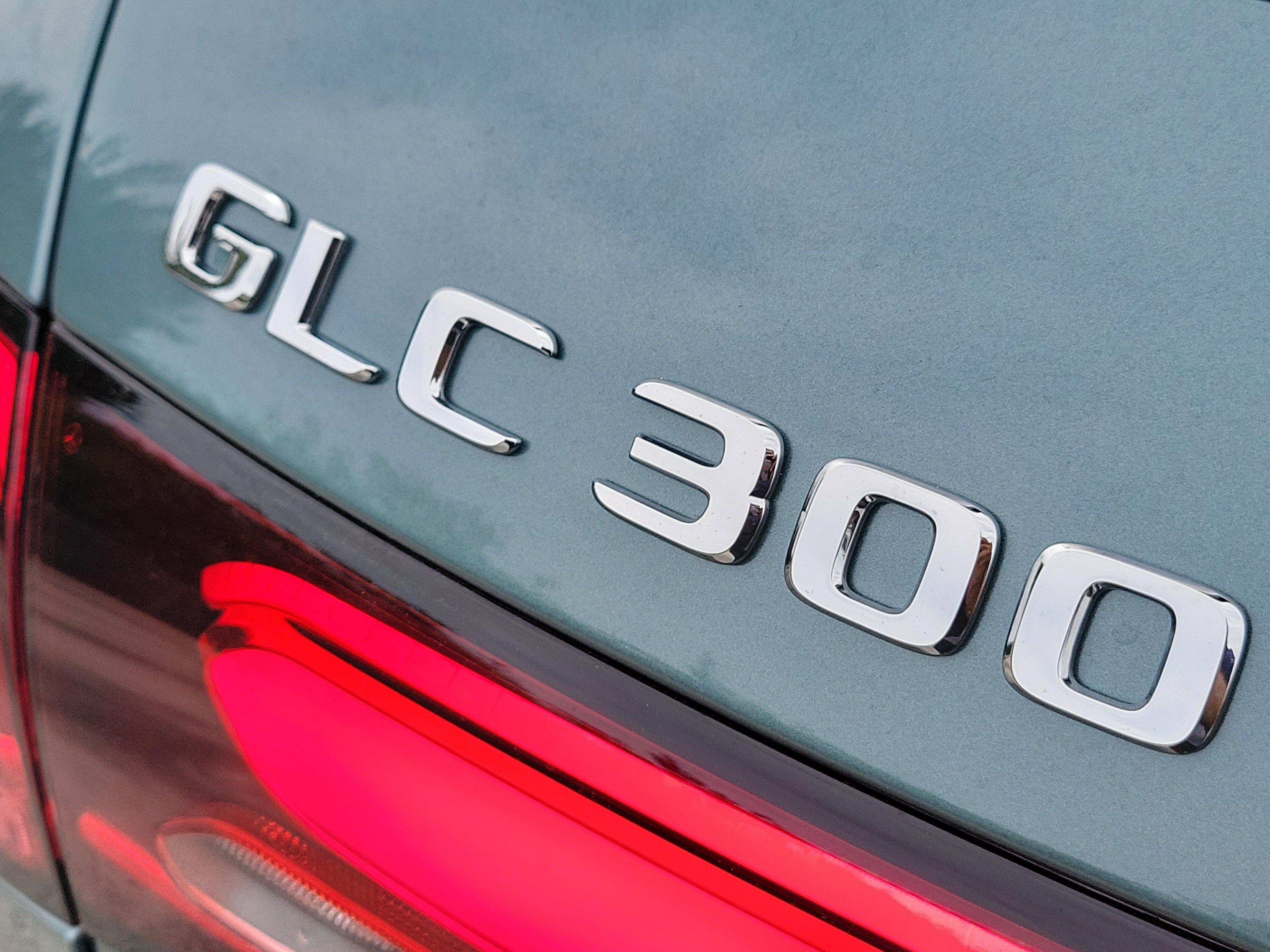 New 2026 Verde Silver Metallic Mercedes-Benz GLC 300 image 39
