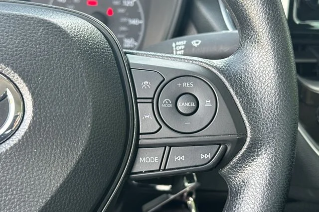 2025 Toyota Corolla LE - Photo 27