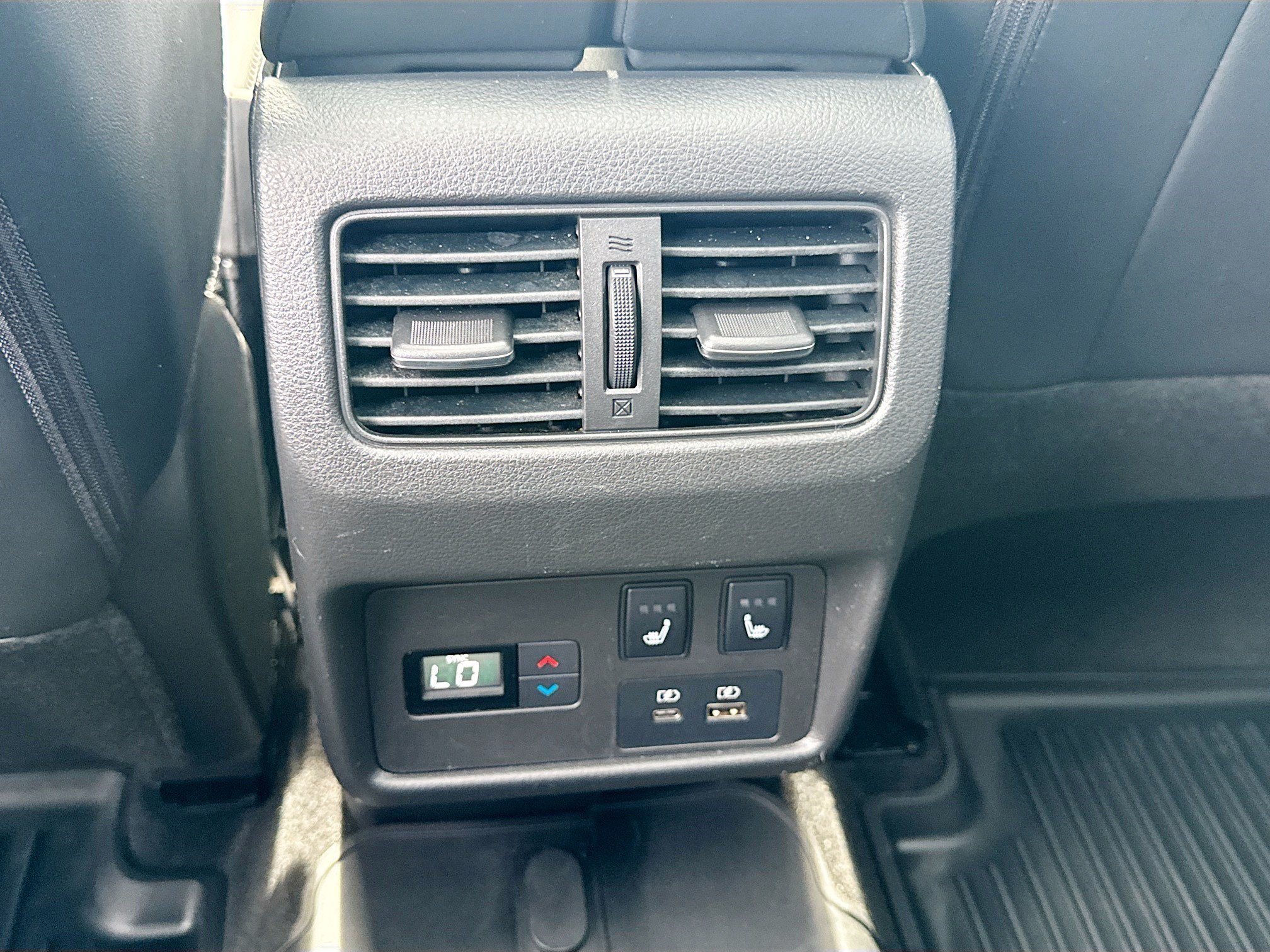 Used 2021 Champagne Silver Metallic Nissan Platinum image 26