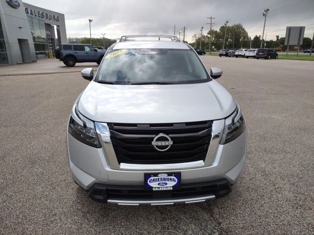 2025 Nissan Pathfinder SL - Photo 9