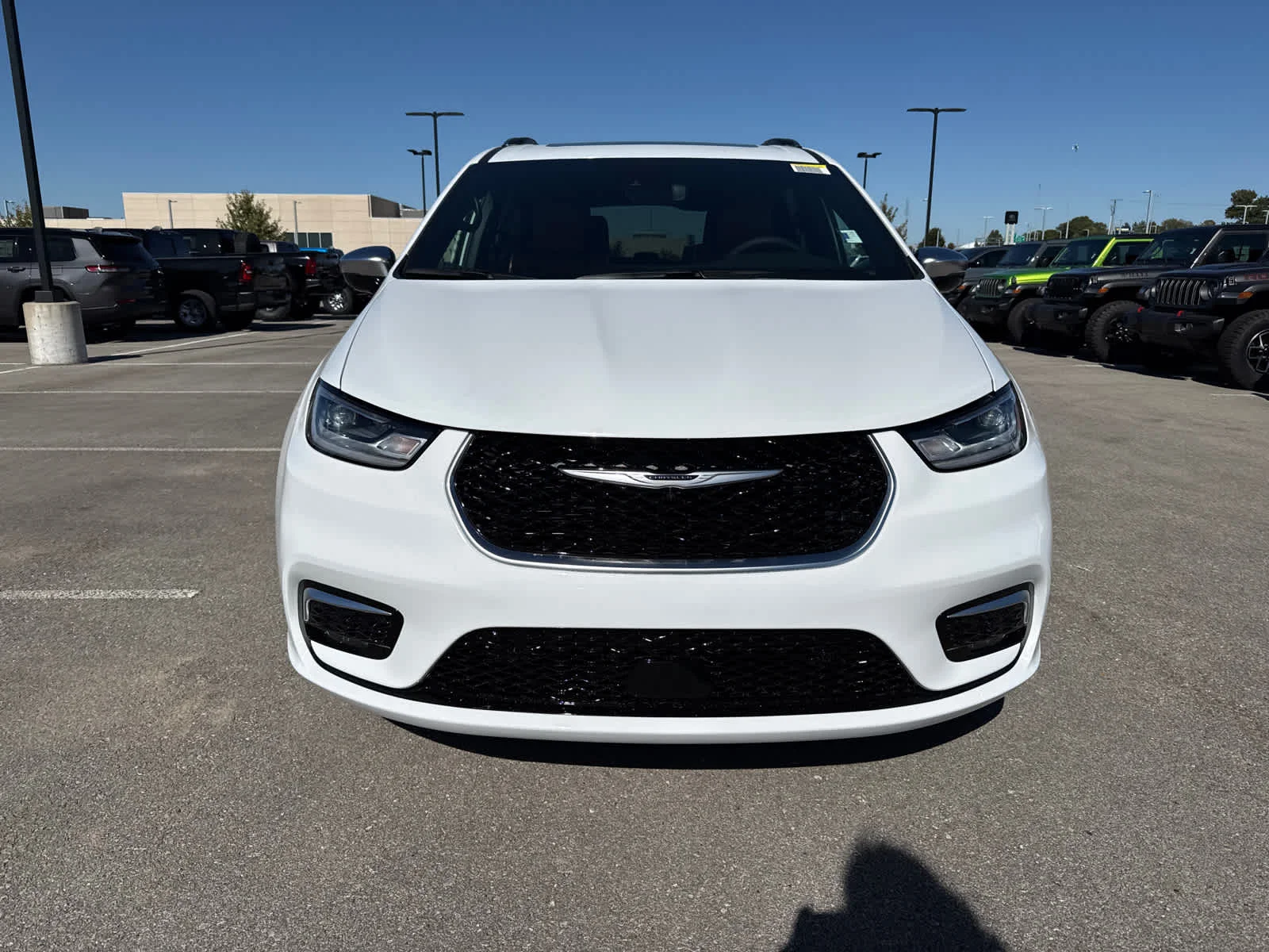 New 2026 Bright White Clear-Coat Exterior Paint Chrysler Pinnacle image 3