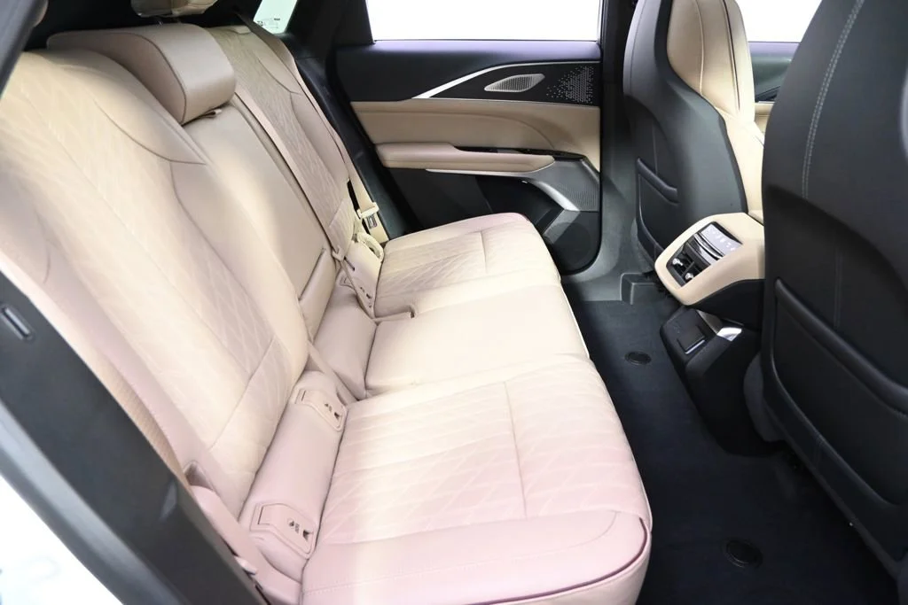 2025 Cadillac LYRIQ Sport 3 - Photo 18