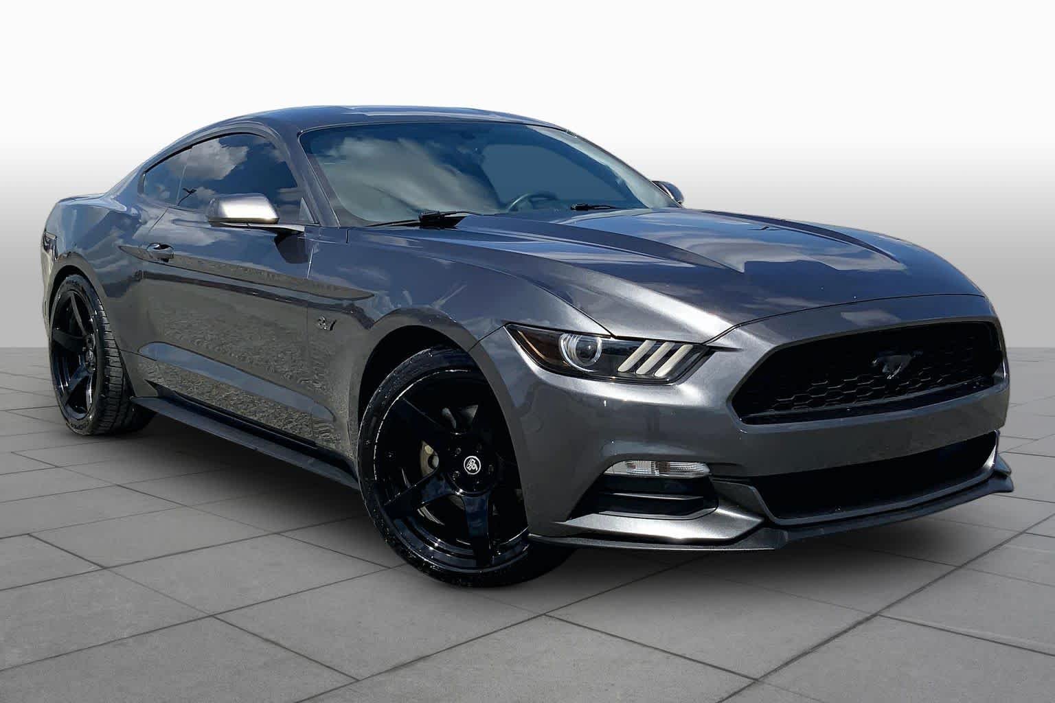 Used 2017 Magnetic Ford V6 image 3
