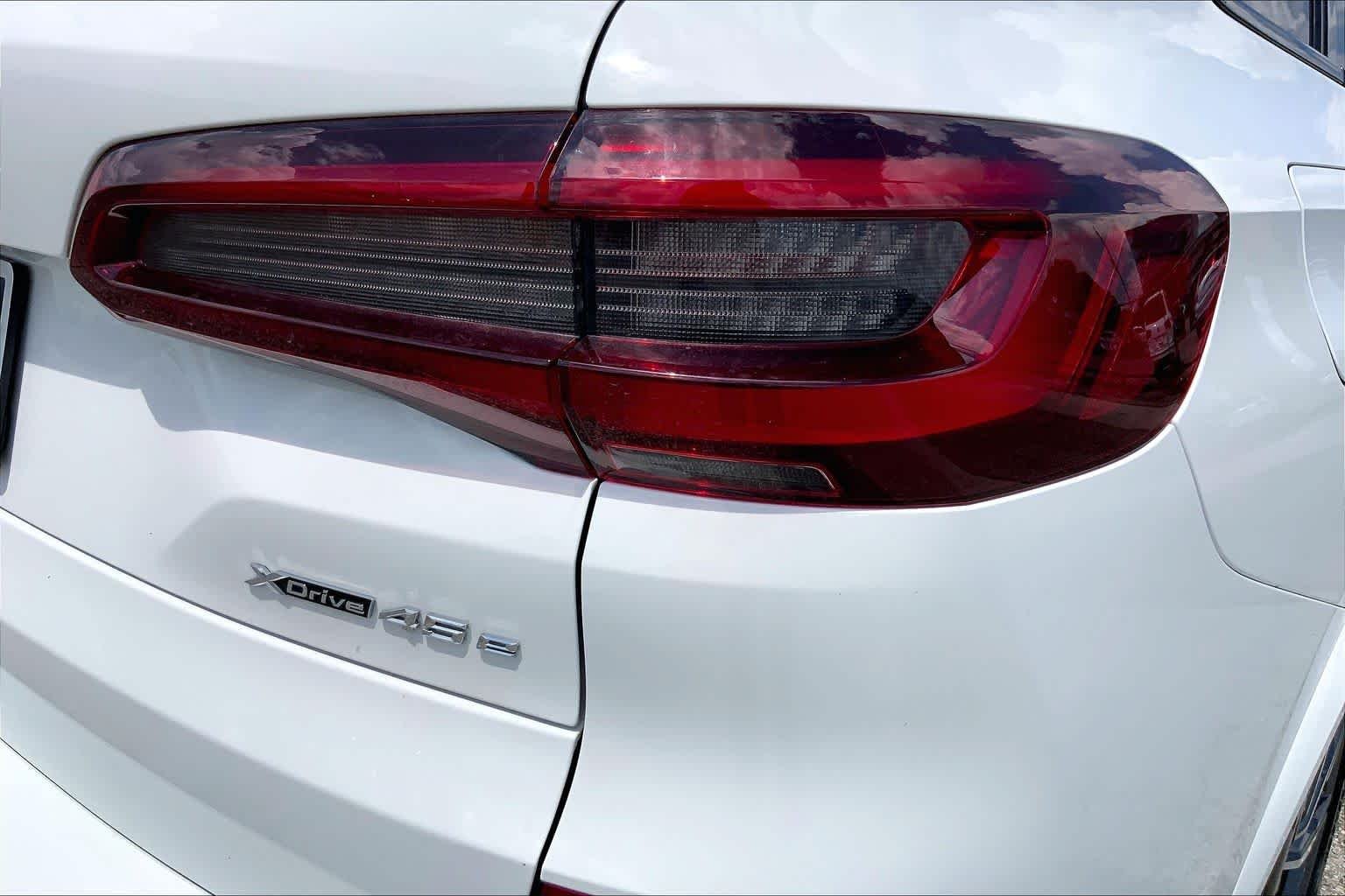 Used 2023 Alpine White BMW xDrive45e image 30