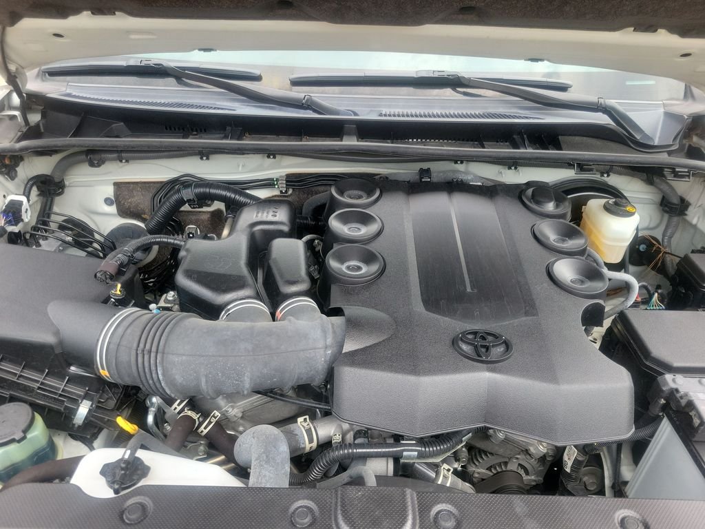 Used 2023 White Toyota SR5 image 32