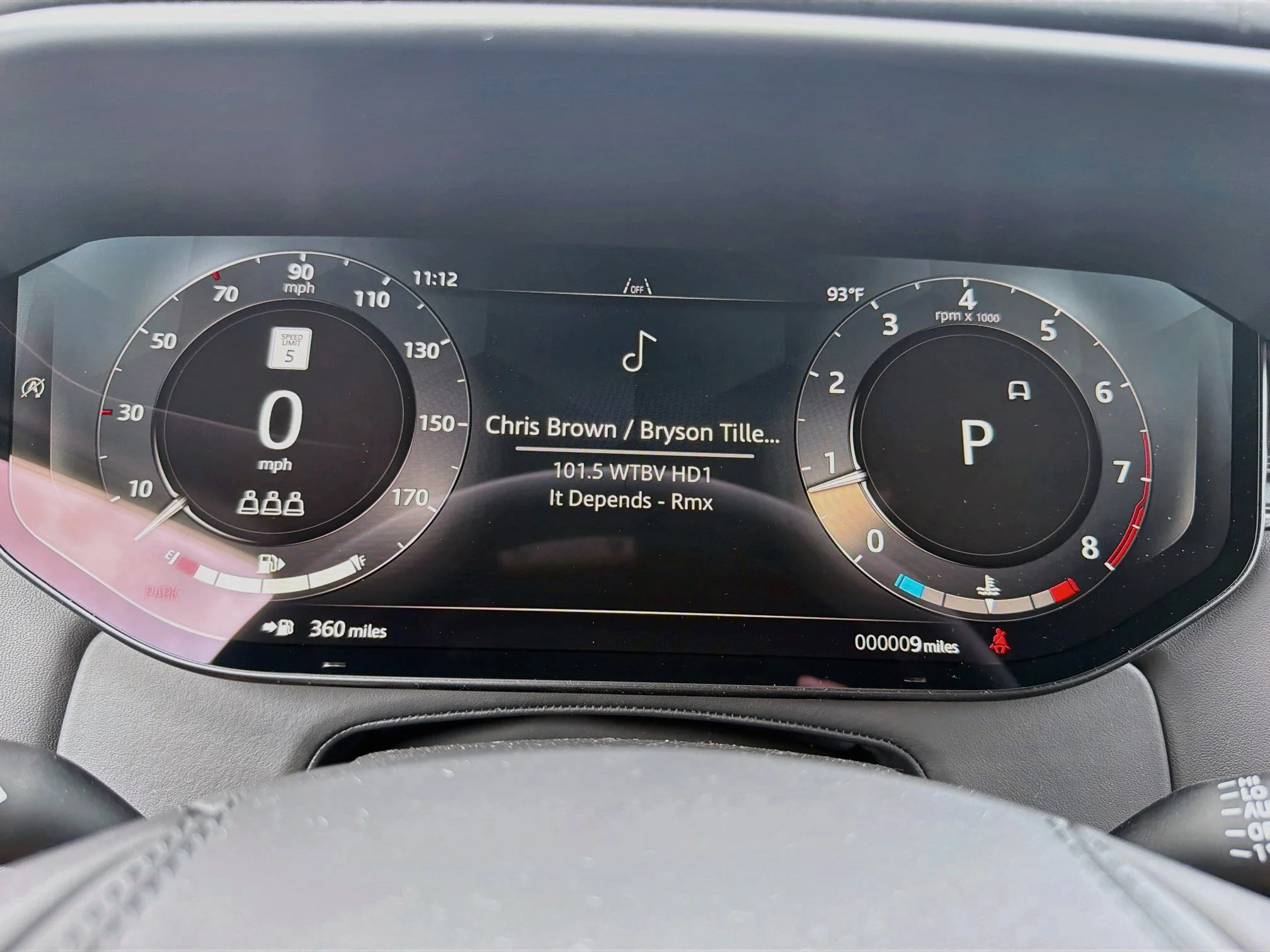 New 2026 Santorini Black Land Rover Dynamic SE image 42