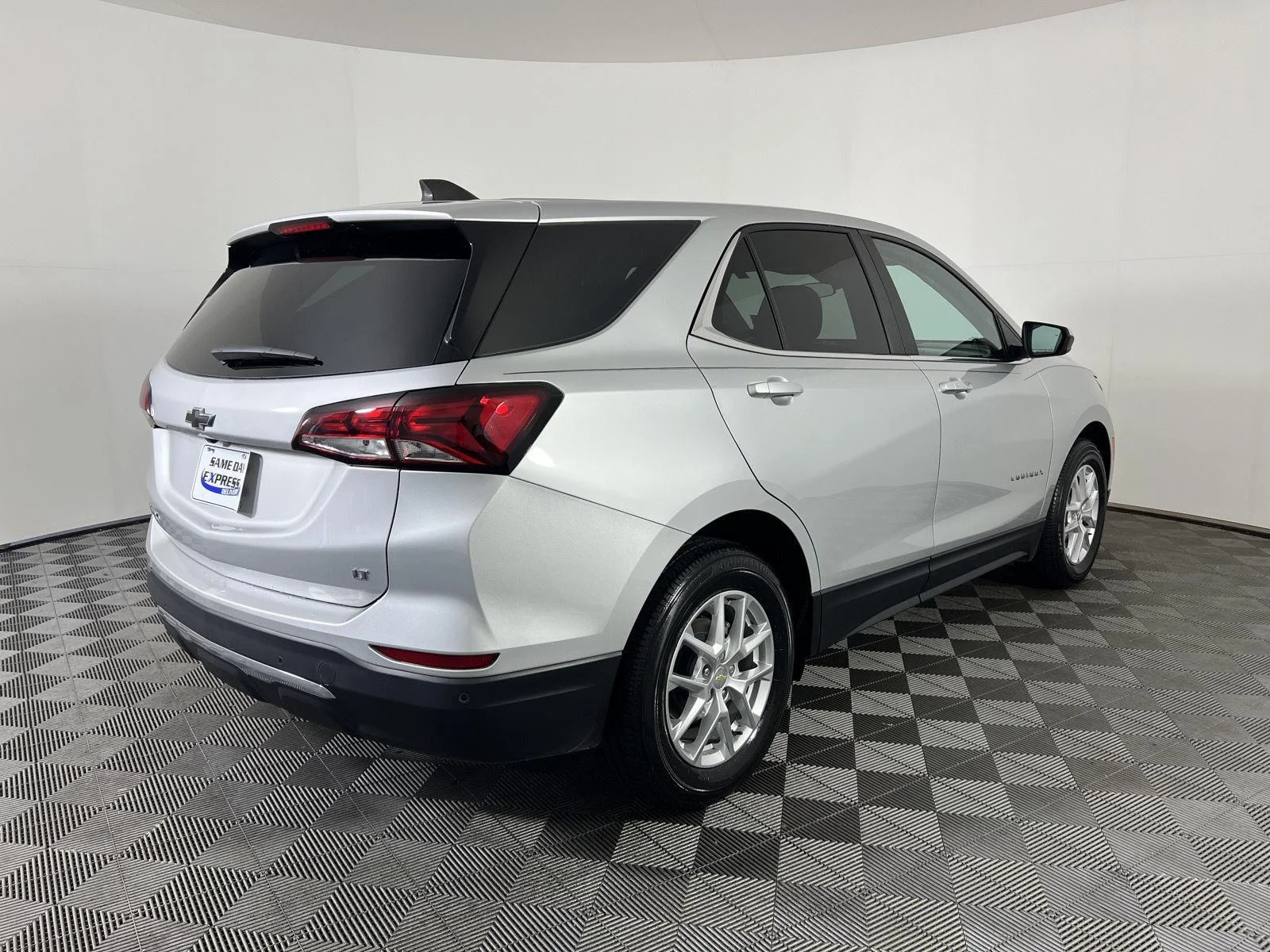 Used 2022 Silver Ice Metallic Chevrolet LT image 25