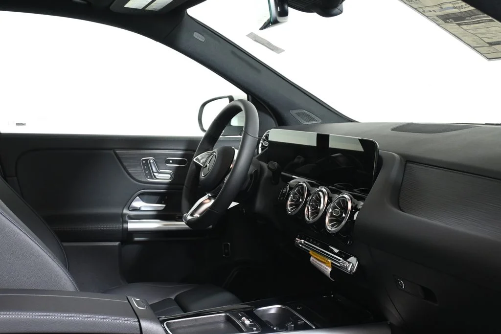 New 2026 White Mercedes-Benz GLA 250 image 28