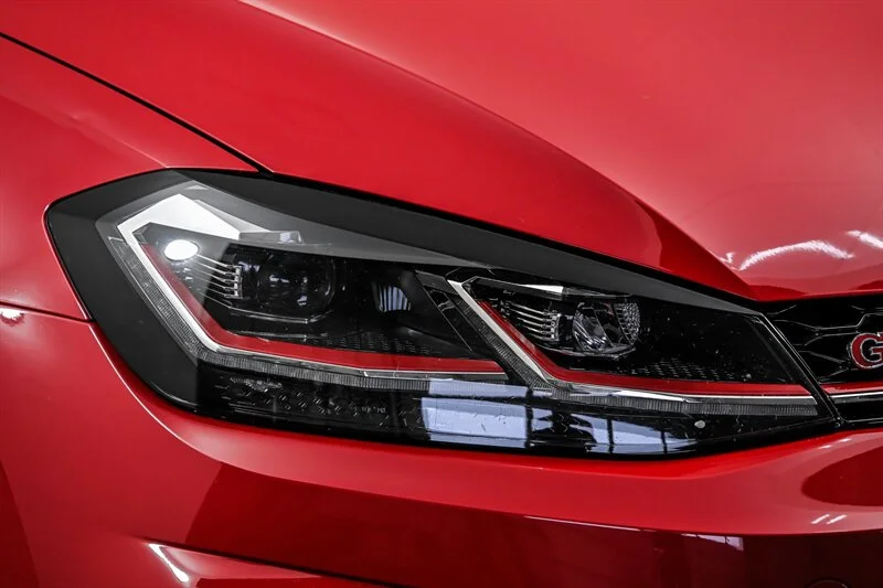 Used 2020 Tornado Red Volkswagen SE image 3