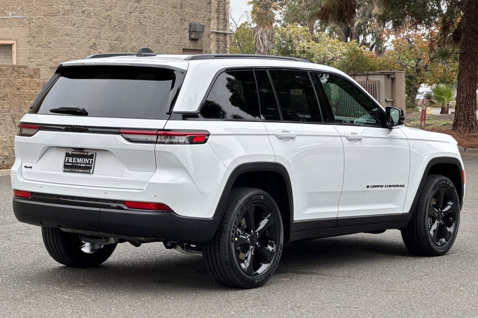 New 2025 Jeep Grand Cherokee Altitude X Sport Utility in Ventura