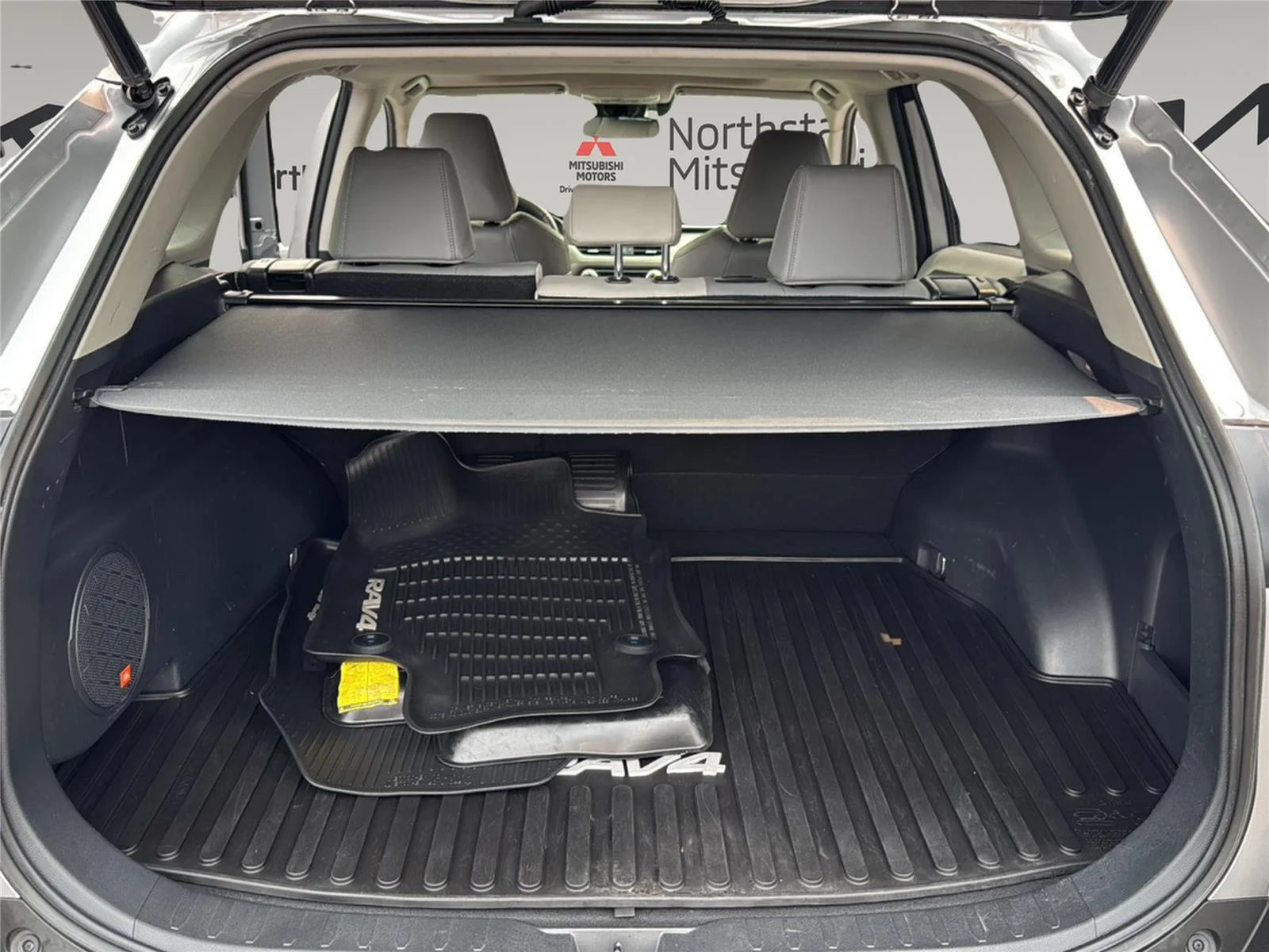 Used 2019 Silver Sky Metallic Toyota XLE Premium image 25