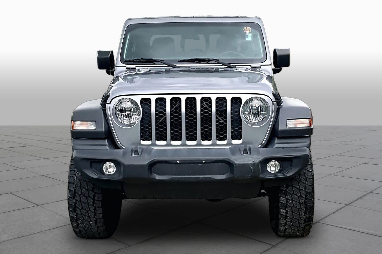 Used 2020 Billet Silver Metallic Clearcoat Jeep Sport S image 4