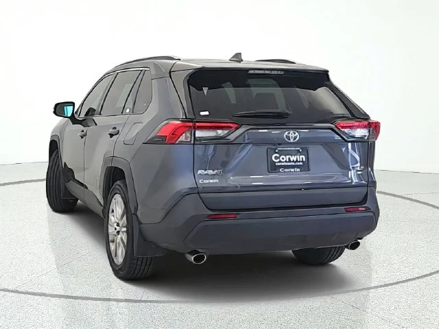 Used 2022 Magnetic Gray Metallic Toyota XLE Premium image 4