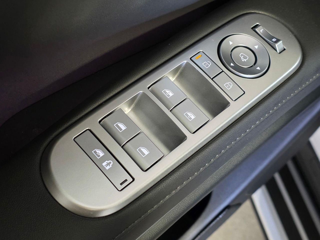 New 2026 Creamy White Pearl Hyundai SEL Premium AWD image 23
