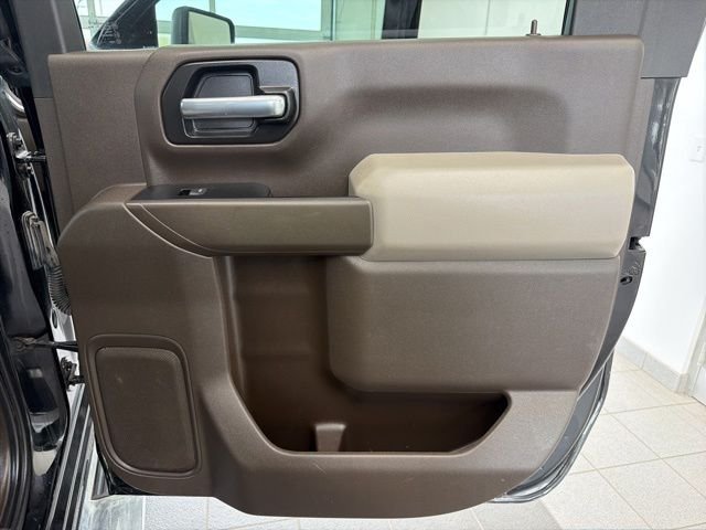 Used 2023 Black Chevrolet  image 11