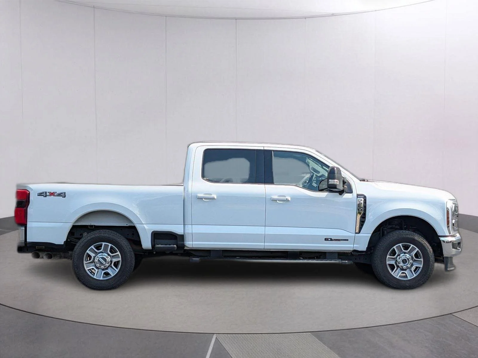 Used 2026 Oxford White Ford Lariat image 5