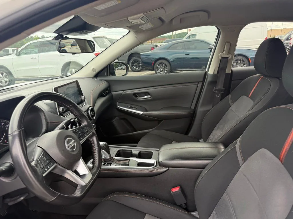 Used 2022 White Nissan SR image 4