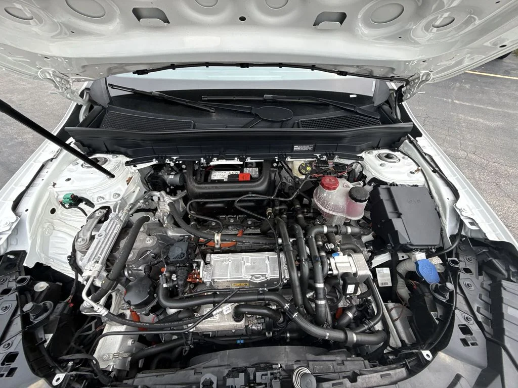 Used 2023  Mercedes-Benz 300 image 27