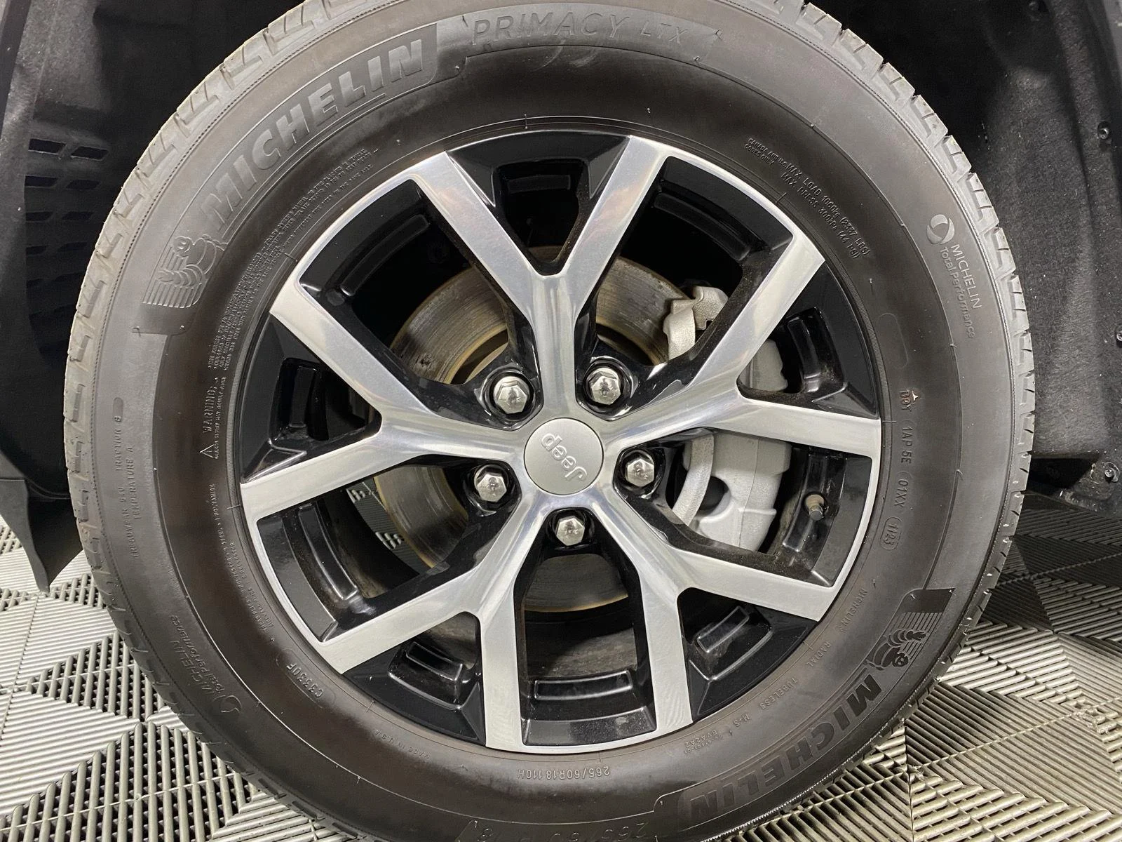 Used 2023  Jeep  image 12
