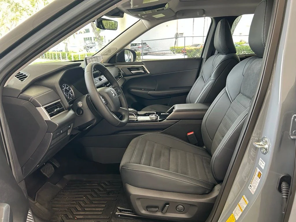 New 2026 Gray Mitsubishi Trail Edition image 5