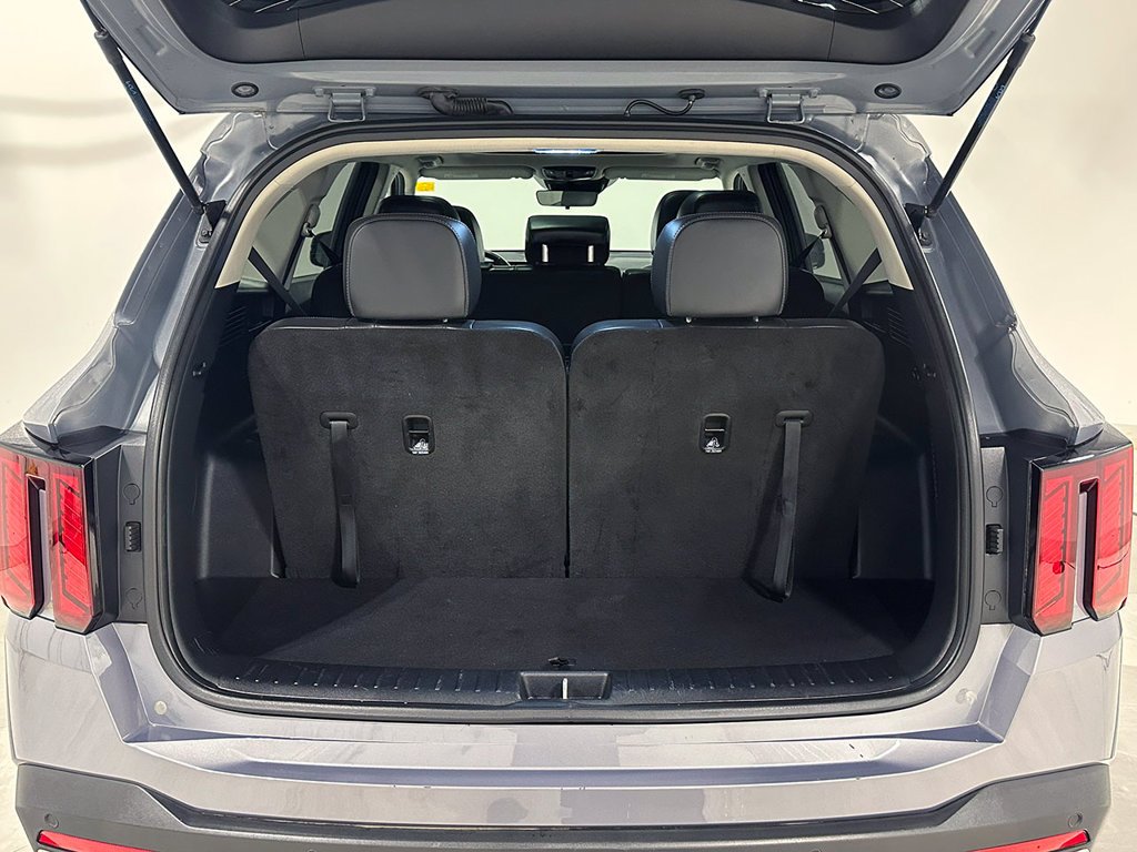 Used 2024 Silver Kia S image 5