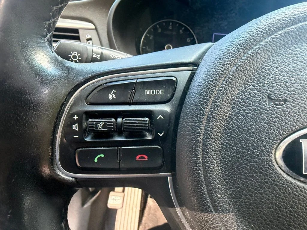 Used 2018 Sparkling Silver Kia EX image 14