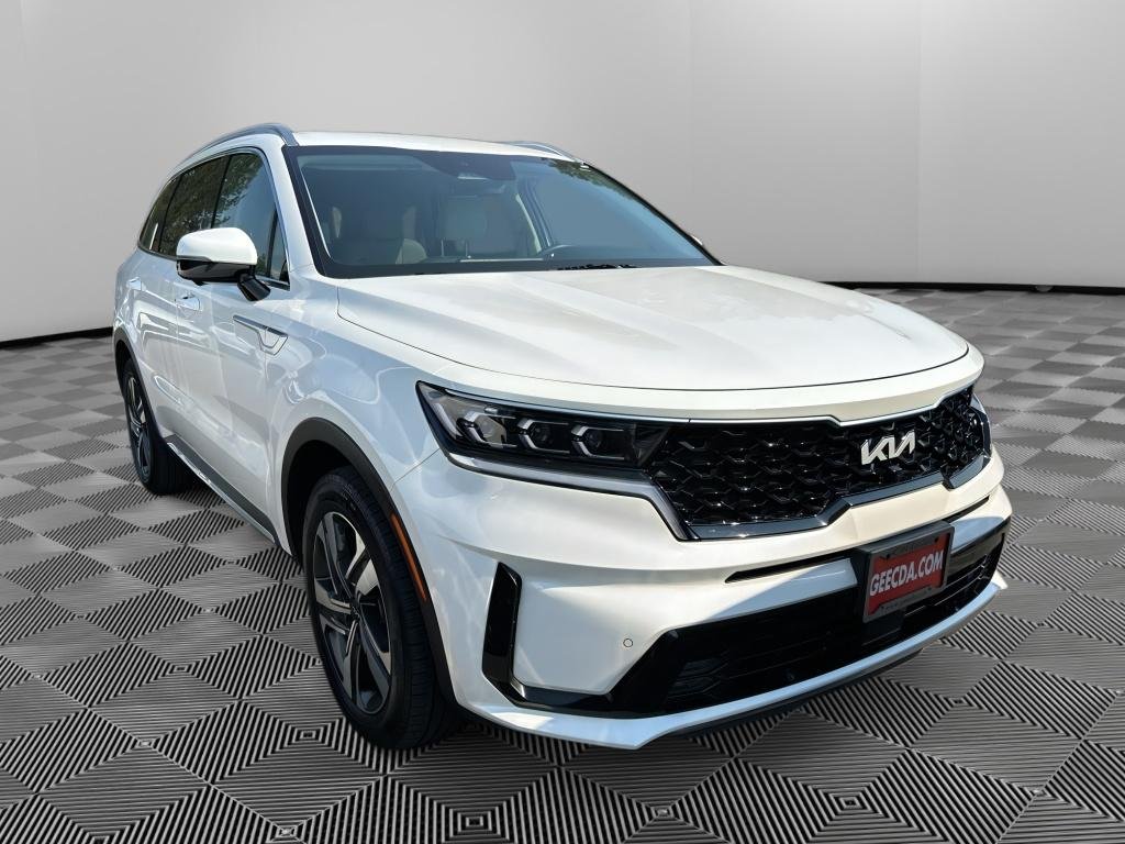 Used 2023 Snow White Pearl Kia SX Prestige image 2