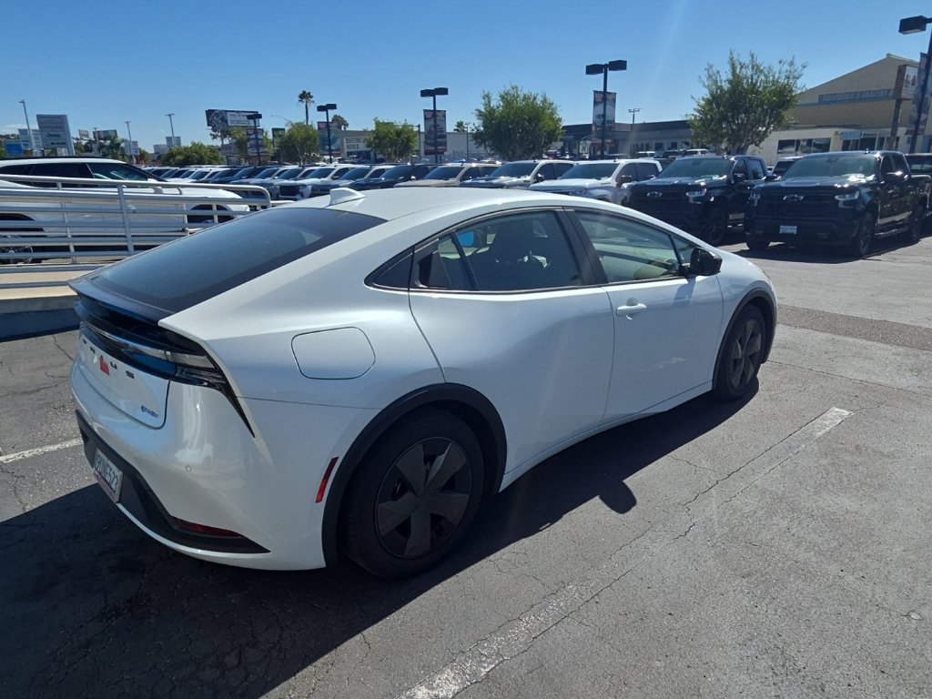 Used 2025 Pearl Toyota SE image 5