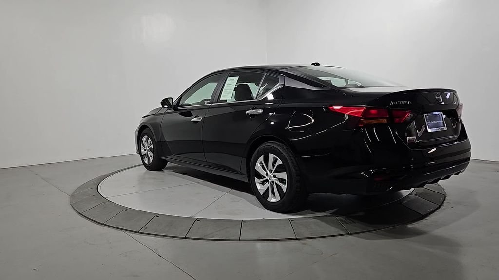 Used 2025 Black Nissan 2.5 S image 3
