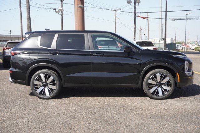 New 2025 Black Diamond Mitsubishi SE image 4