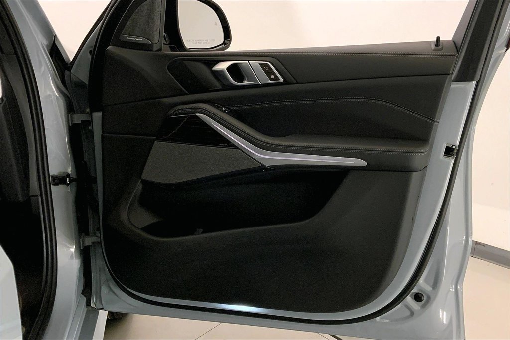 Used 2024 Gray Metallic BMW xDrive40i image 25
