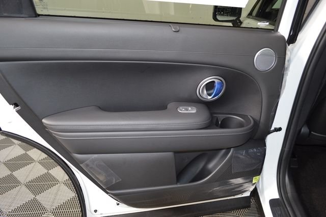 New 2026 White Hyundai SEL 8P image 25