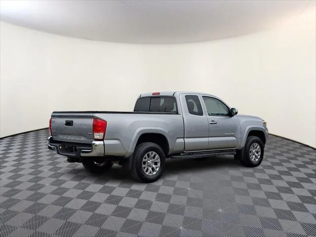 Certified Used 2017 SILVER ME Toyota  image 5