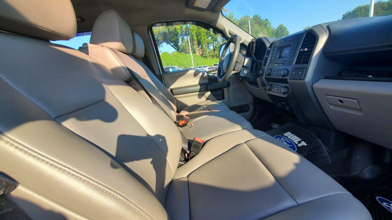Used 2022 Oxford White Ford XL image 4