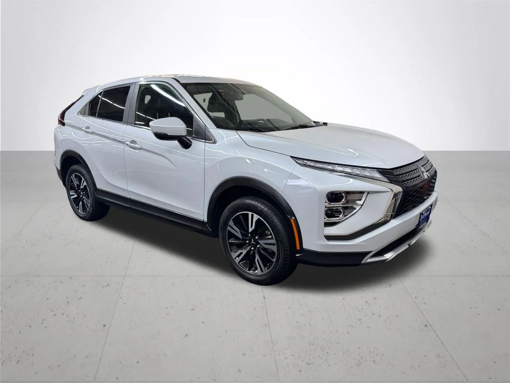 Used 2024 White Mitsubishi SE image 10