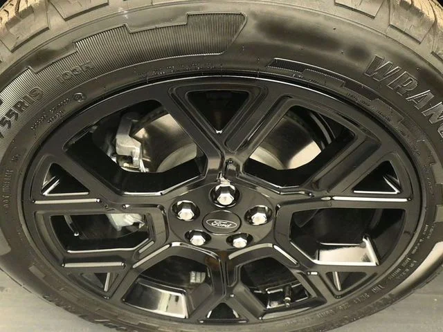 New 2026 Carbonized Gray Metallic Ford XLT image 15