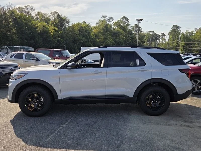 New 2026 Space White Metallic Ford Tremor® image 4