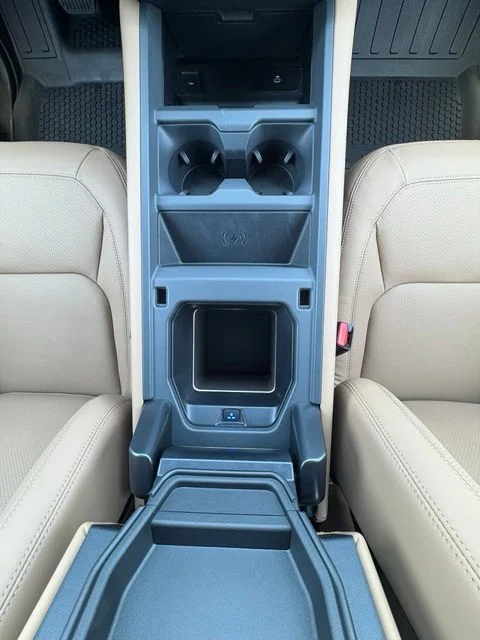 New 2026 Woolstone Green Land Rover X-Dynamic SE image 38