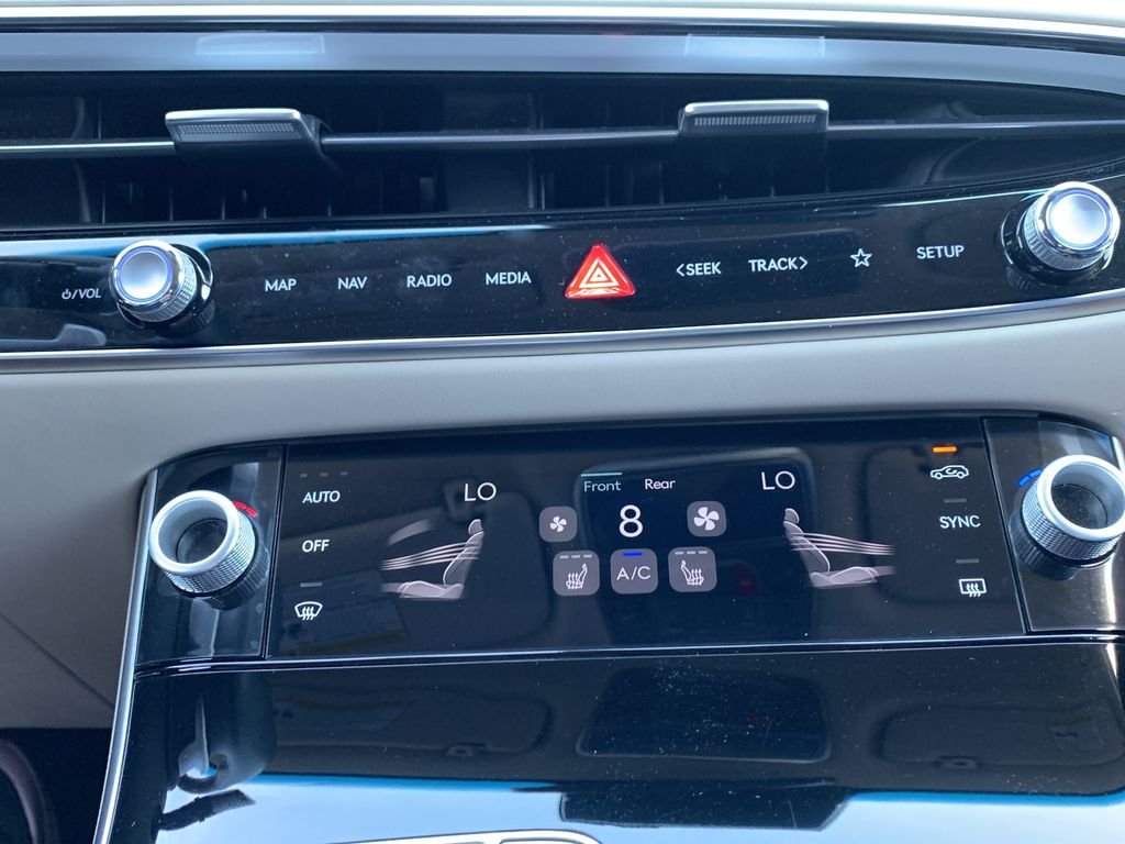 2026 GENESIS GV70 Standard - Photo 28