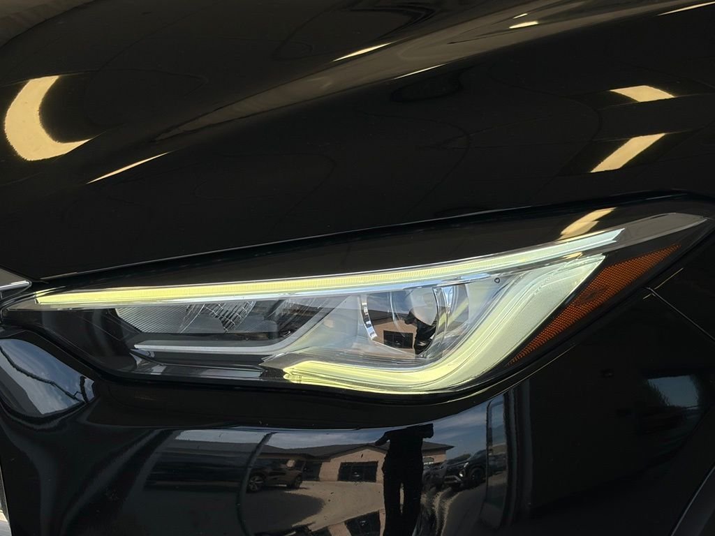 Used 2020 Black Obsidian INFINITI LUXE image 3