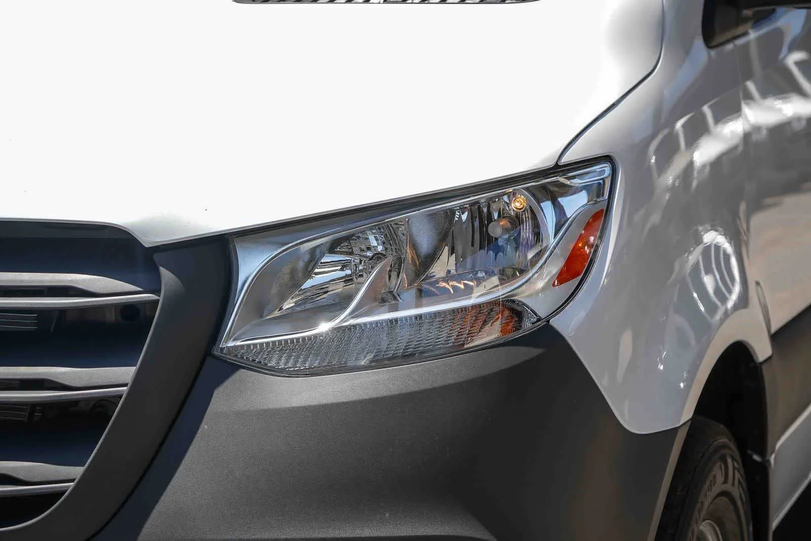 New 2026 Arctic White Mercedes-Benz Cargo 144WB High Roof RWD 2.0L I4 Diesel Turbo SO image 5
