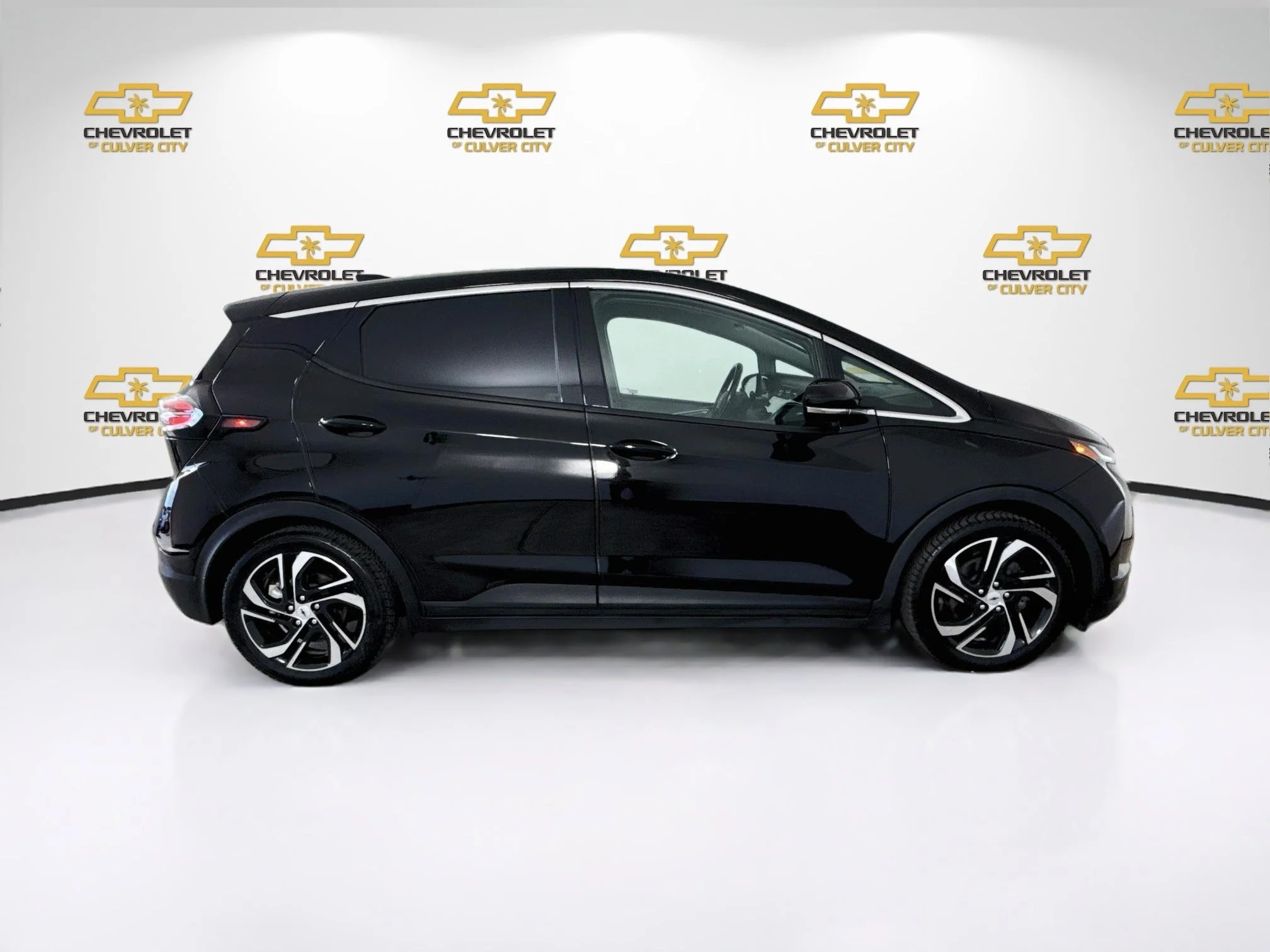 Used 2023 MOSAIC BLACK METALLIC Chevrolet 2LT image 9