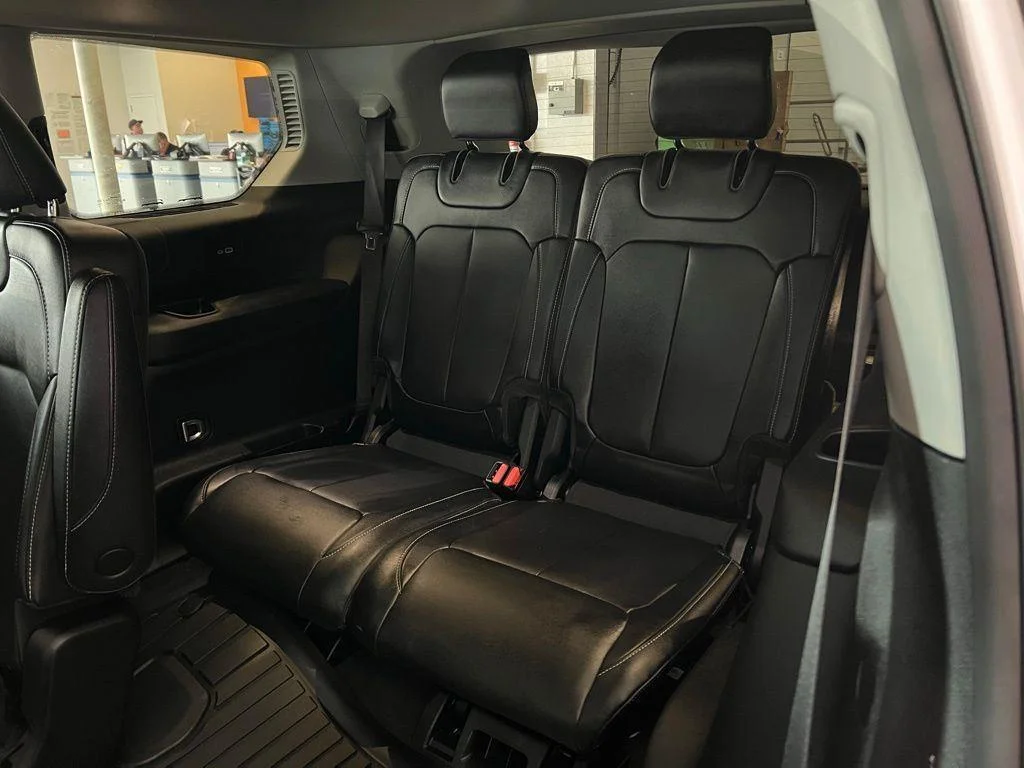Used 2024 Wh Jeep Limited image 21