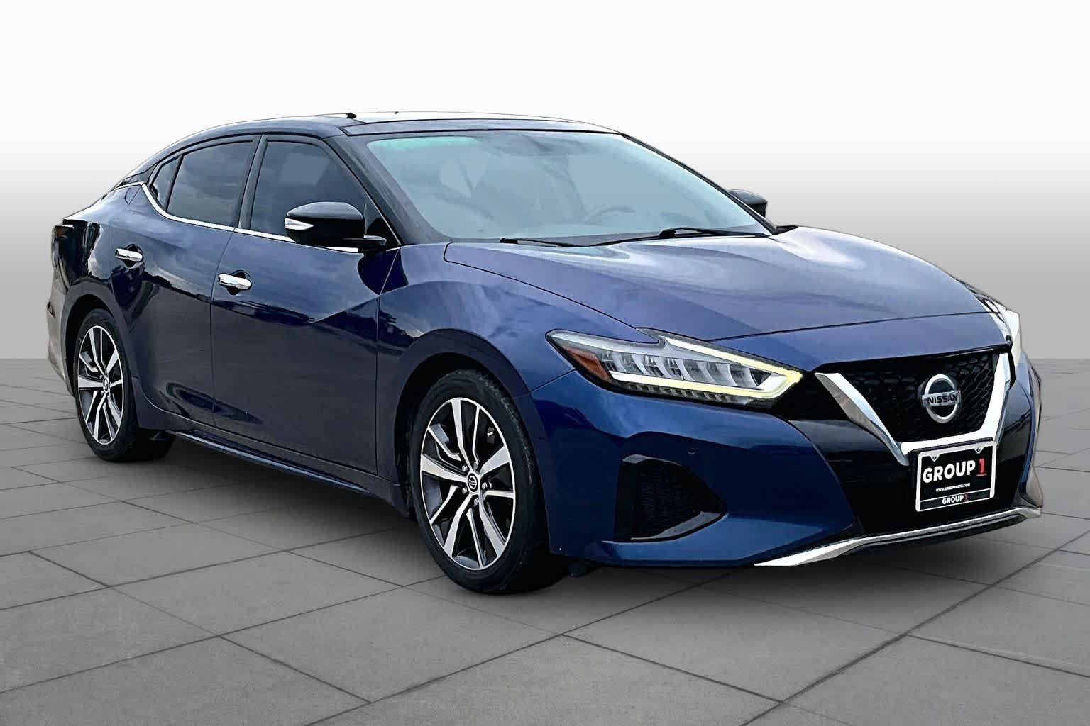 Used 2019 Deep Blue Pearl Nissan SL image 3